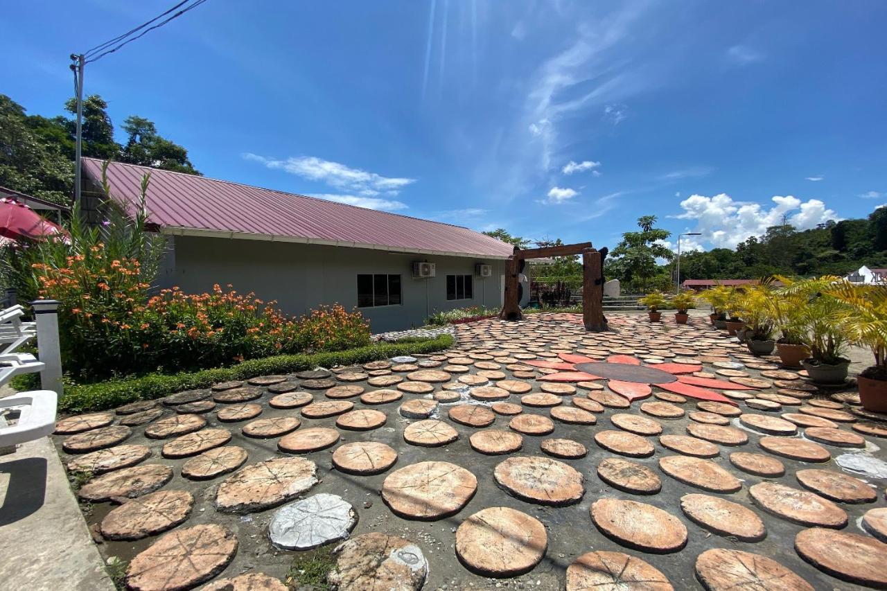 SPOT ON 90279 Kinomulok Garden Hotell Ranau Eksteriør bilde